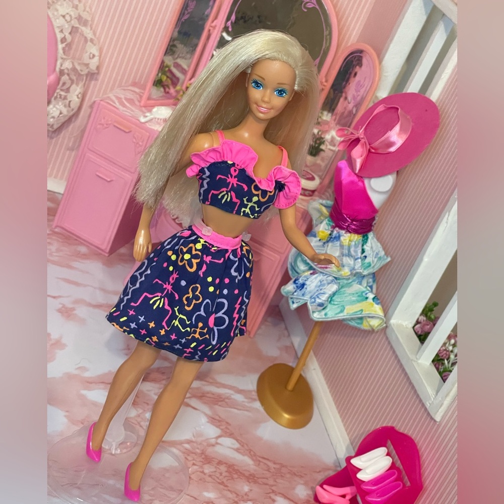 1990 Capri Barbie in 90’s Fashion Pack outfit